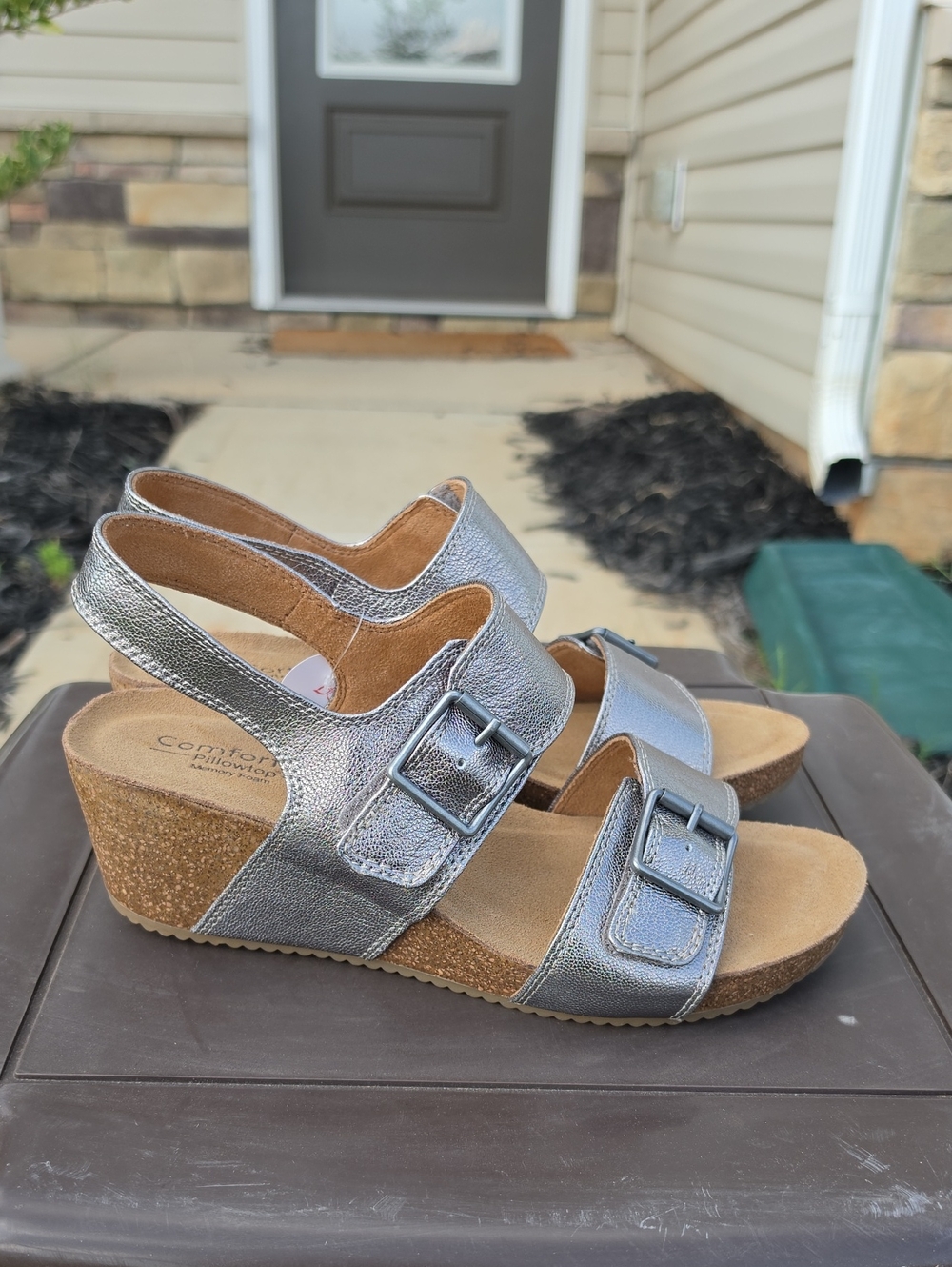 Comfortiva Erlina metallic silver sandals Size 10 Wedge